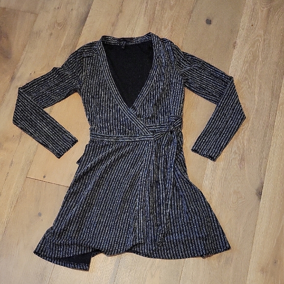 NWT BCBG MAXAZRIA Size Medium Wrap Dress - Picture 1 of 4